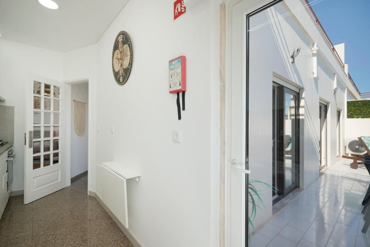 Costa Beach Apartment By The Portuguese Butler Costa de Caparica Kültér fotó