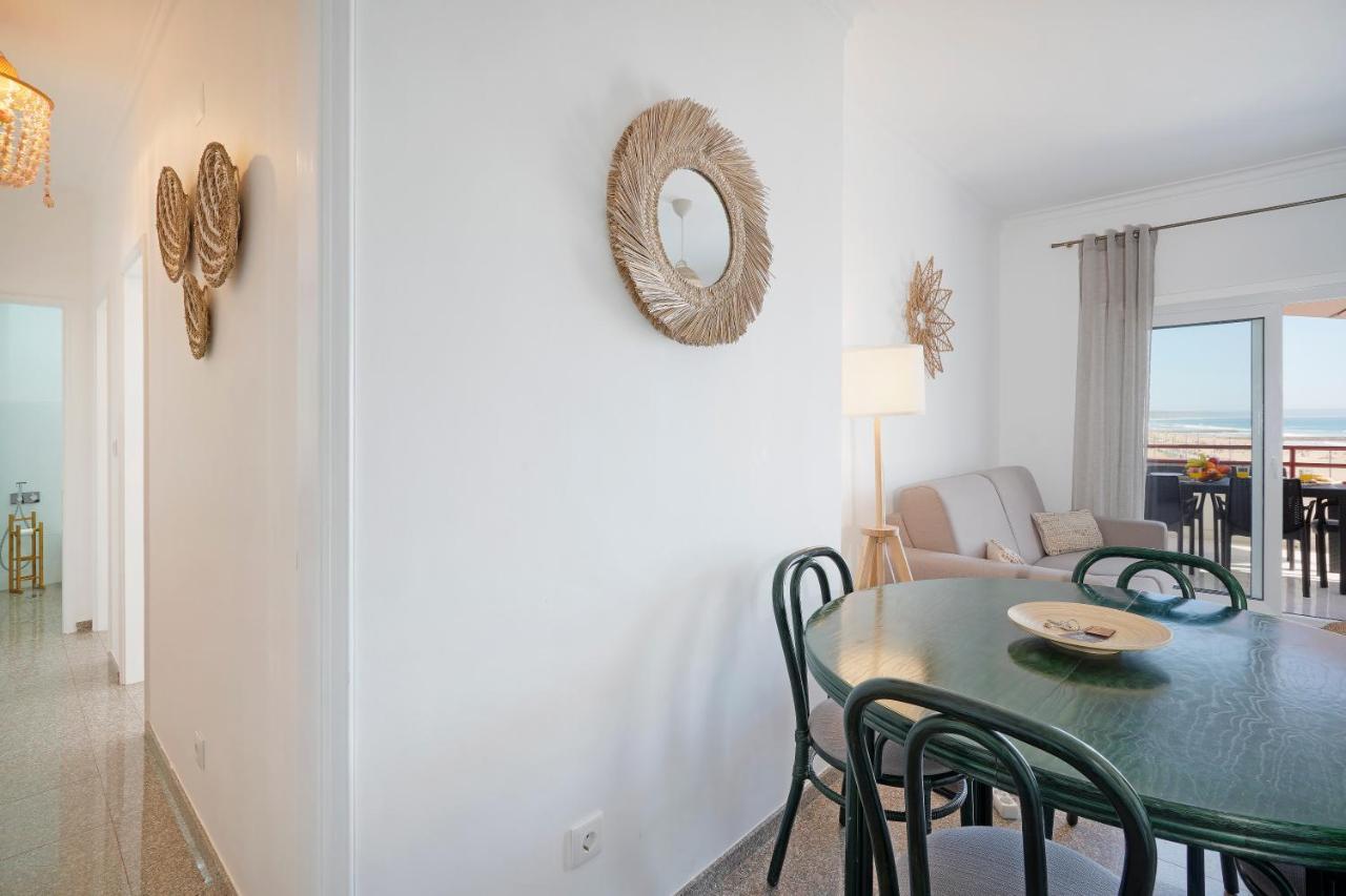 Costa Beach Apartment By The Portuguese Butler Costa de Caparica Kültér fotó